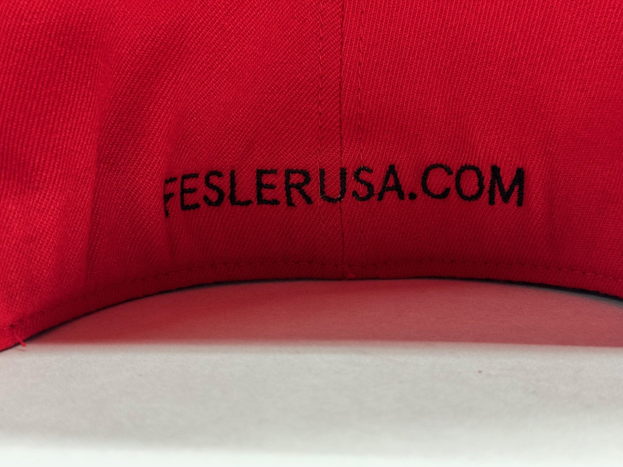 FESLER USA FLEXFIT 210 FITTED RED HAT